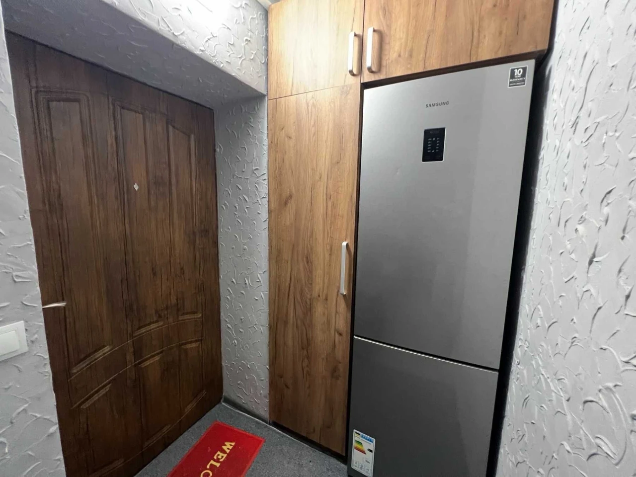 Продається 2-кімнатна квартира, євроремонт, меблі, техніка,