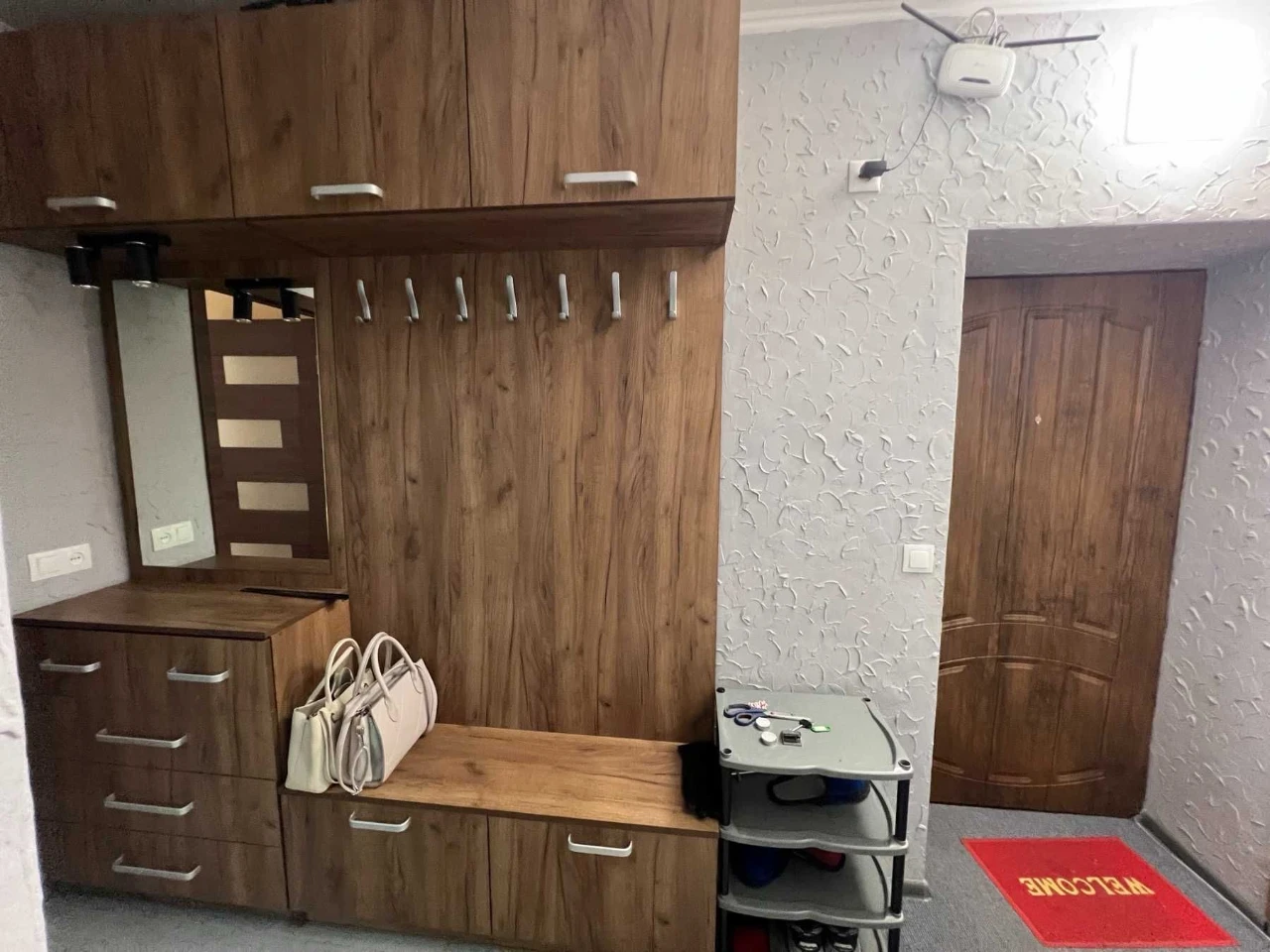 Продається 2-кімнатна квартира, євроремонт, меблі, техніка,