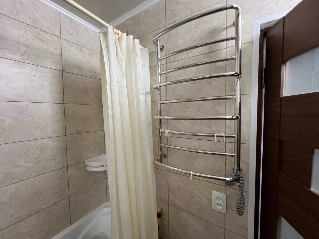 Продається 2-кімнатна квартира, євроремонт, меблі, техніка,