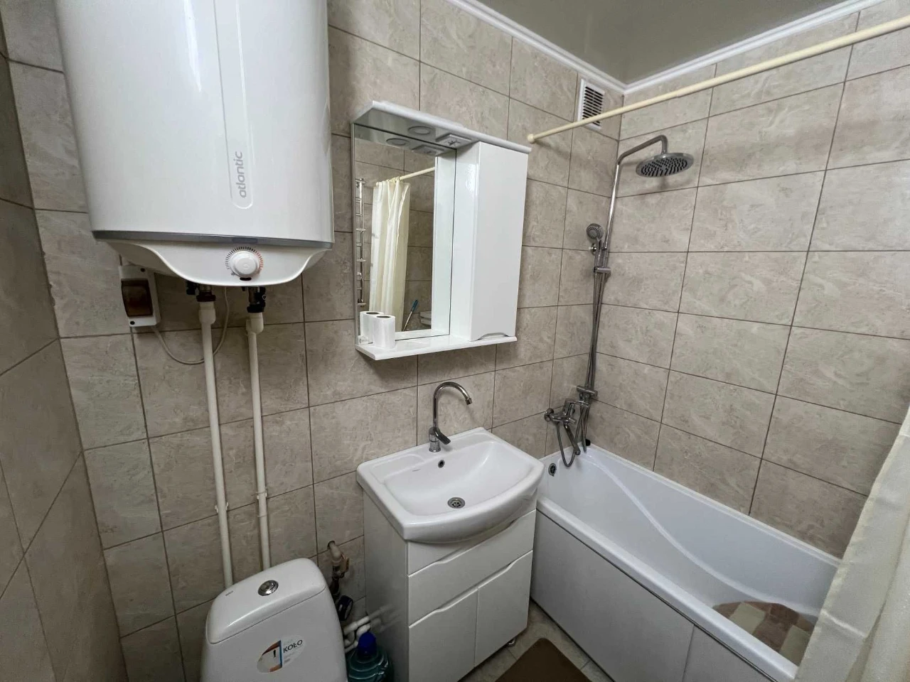 Продається 2-кімнатна квартира, євроремонт, меблі, техніка,