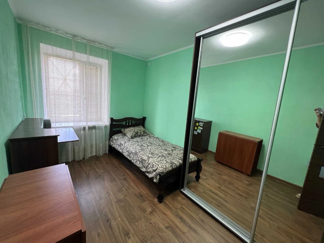 Продається 2-кімнатна квартира, євроремонт, меблі, техніка,