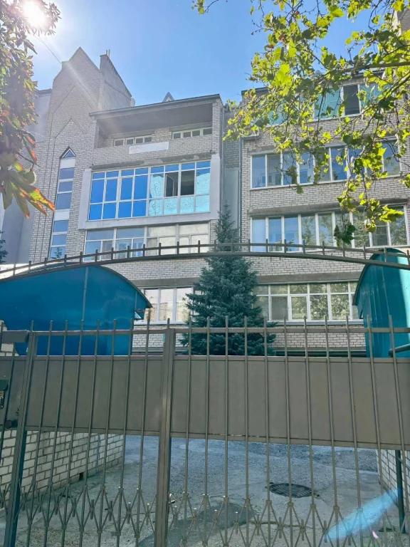 Продажа 2-х уровневой квартиры в центре города.