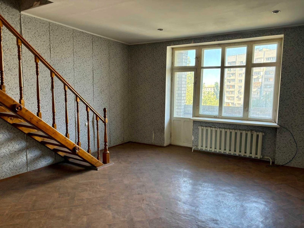 Продажа 2-х уровневой квартиры в центре города.