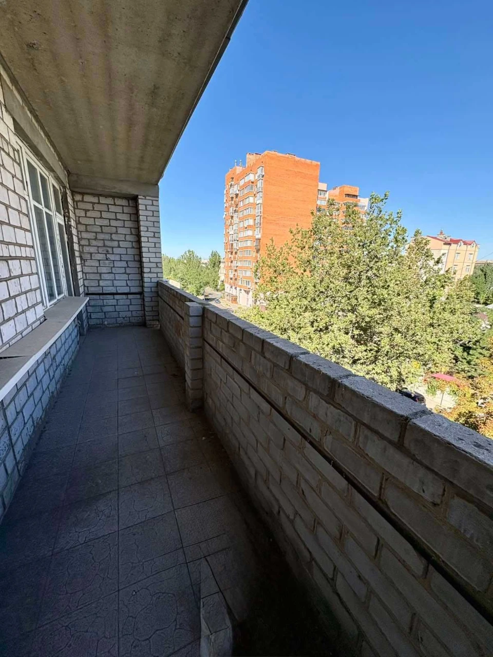 Продажа 2-х уровневой квартиры в центре города.
