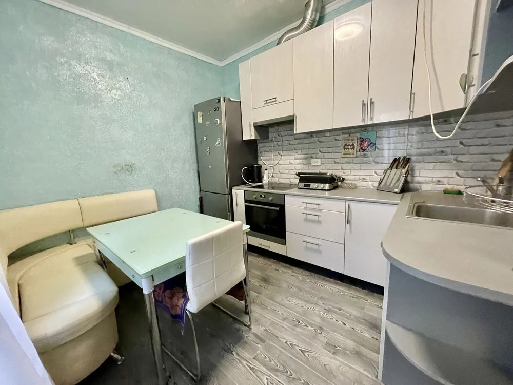 Продам ДВІ ОДНОкімнатні квартири в одному дворі!