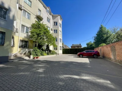 Продаю 4-кімнатну квартиру, р-н. Соляні, пр-т. Героїв Україн