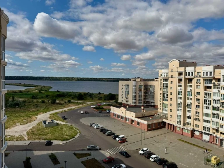 Продаю дворівневу 3-кімнатну квартиру в ЖК « Рівʼєра -2», Ри