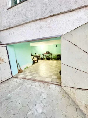 Продажа 2х этажной квартиры со своим двором и гаражом в Б. К