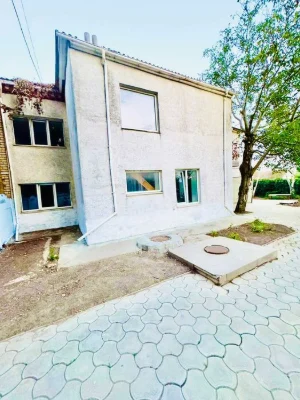 Продажа 2х этажной квартиры со своим двором и гаражом в Б. К