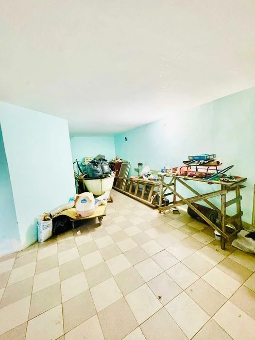 Продажа 2х этажной квартиры со своим двором и гаражом в Б. К