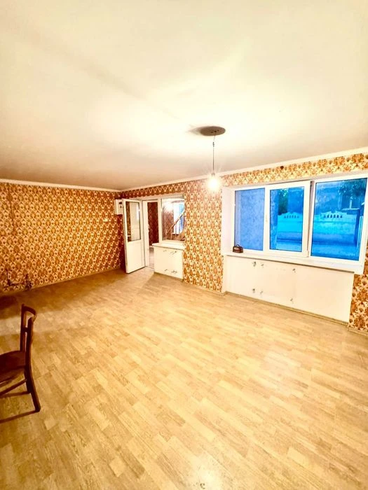 Продажа 2х этажной квартиры со своим двором и гаражом в Б. К