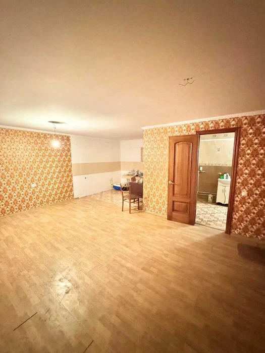 Продажа 2х этажной квартиры со своим двором и гаражом в Б. К