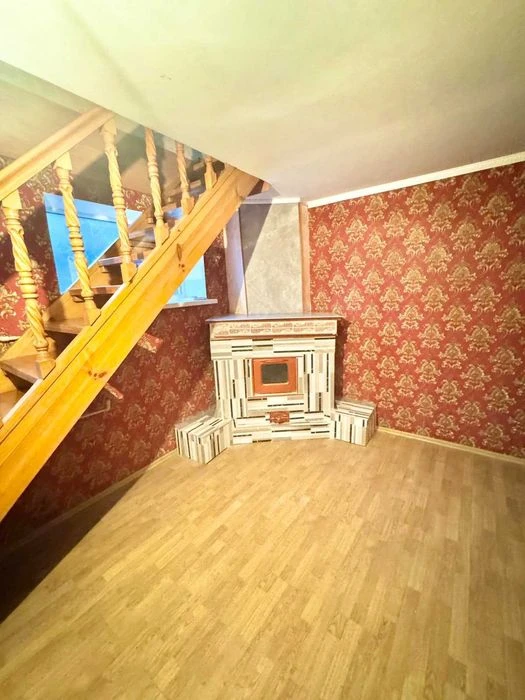 Продажа 2х этажной квартиры со своим двором и гаражом в Б. К