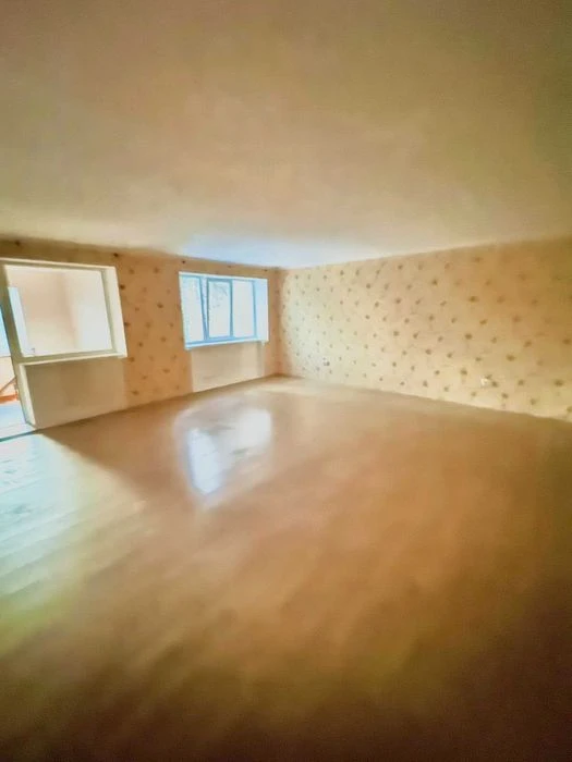 Продажа 2х этажной квартиры со своим двором и гаражом в Б. К