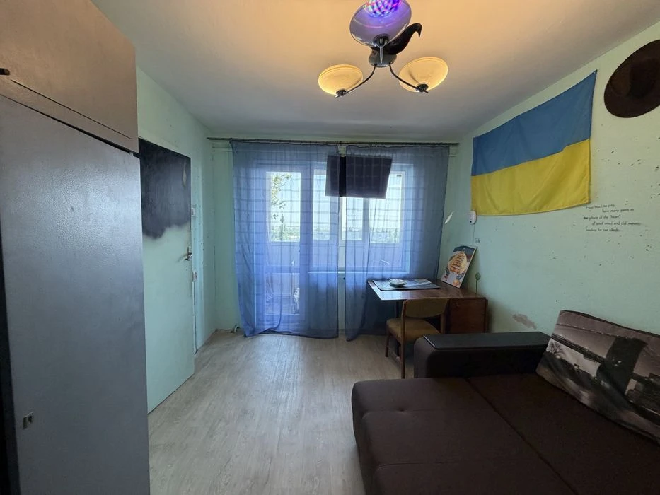 Продається 3 кк у житловому стані,Новозоводська
