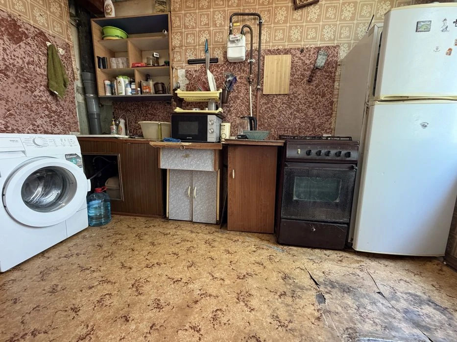 Продається 3 кк у житловому стані,Новозоводська