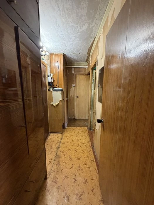 Продається 3 кк у житловому стані,Новозоводська