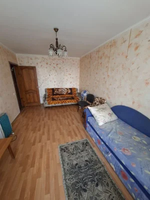 Продаю 2 к. кв. вул. Радісна-М.Морська