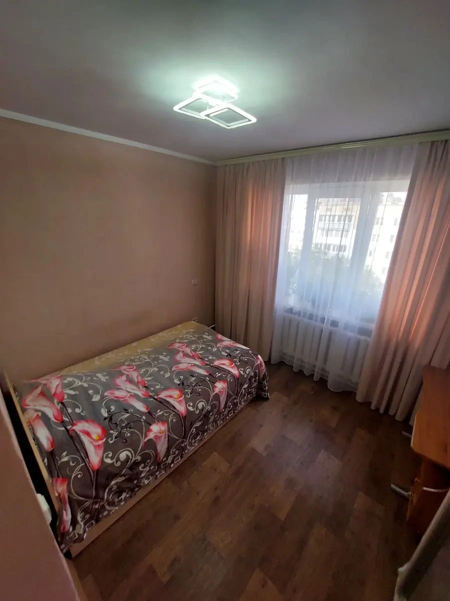 Соляні продаж Трьохкімнатна квартира