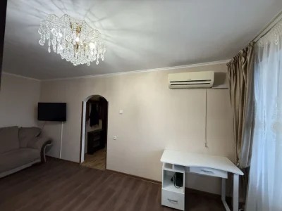 3 кімнатна квартира з ремонтом, технікою та меблями. Невисок