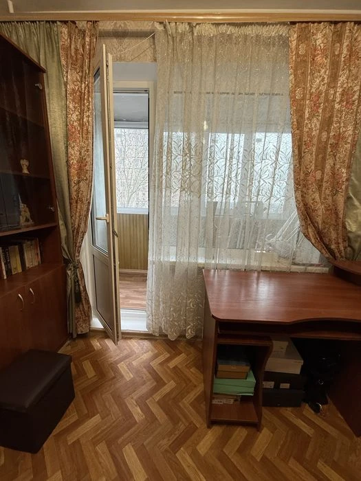 3 кімнатна квартира з ремонтом, технікою та меблями. Невисок
