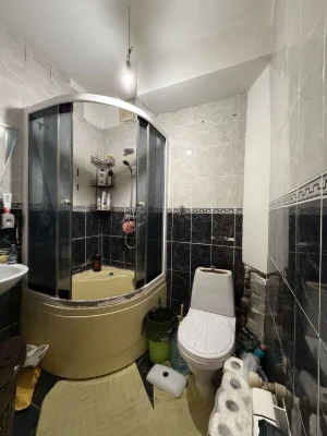 В Продажу 3 к к пр. Центральний / 3я з індивідуальним опален