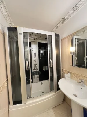 В Продажу 2 к к в Центрі з євроремонтом