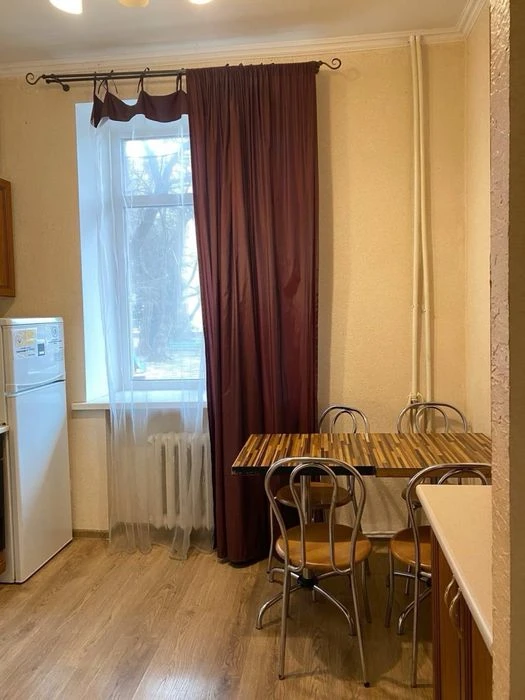 В Продажу 1 кк на вул. Адміральська