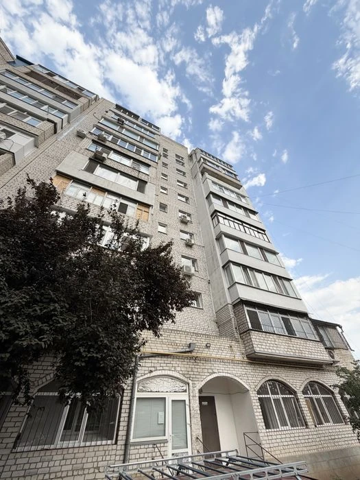 Трьохкімнатна квартира з ремонтом