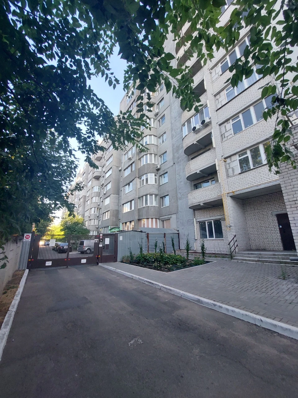 Центр Трьохкімнатна квартира
