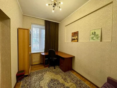 Продаю 3-кімнатну квартиру, Центр, вул. Нікольська / Артилер