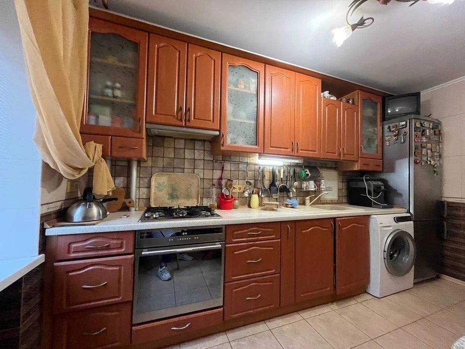 Продам 3-х к/к покращеного планування, з видом на річку