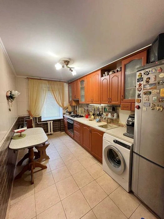 Продам 3-х к/к покращеного планування, з видом на річку