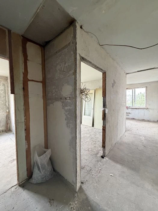 Ціну знижено !! В Продажу 3 к к на Колодязній під ремонт