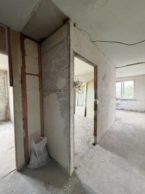 Ціну знижено !! В Продажу 3 к к на Колодязній під ремонт