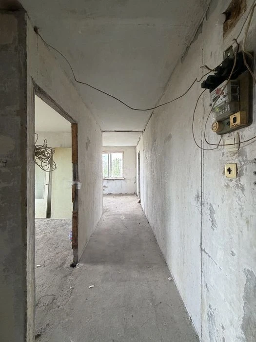 Ціну знижено !! В Продажу 3 к к на Колодязній під ремонт