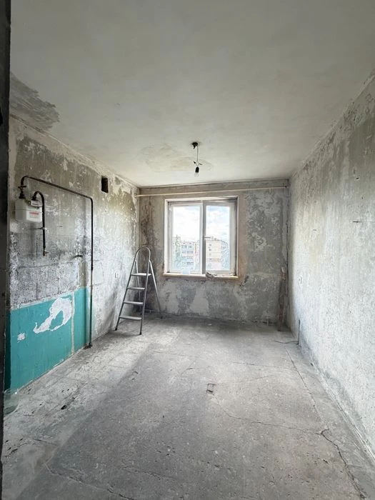 Ціну знижено !! В Продажу 3 к к на Колодязній під ремонт