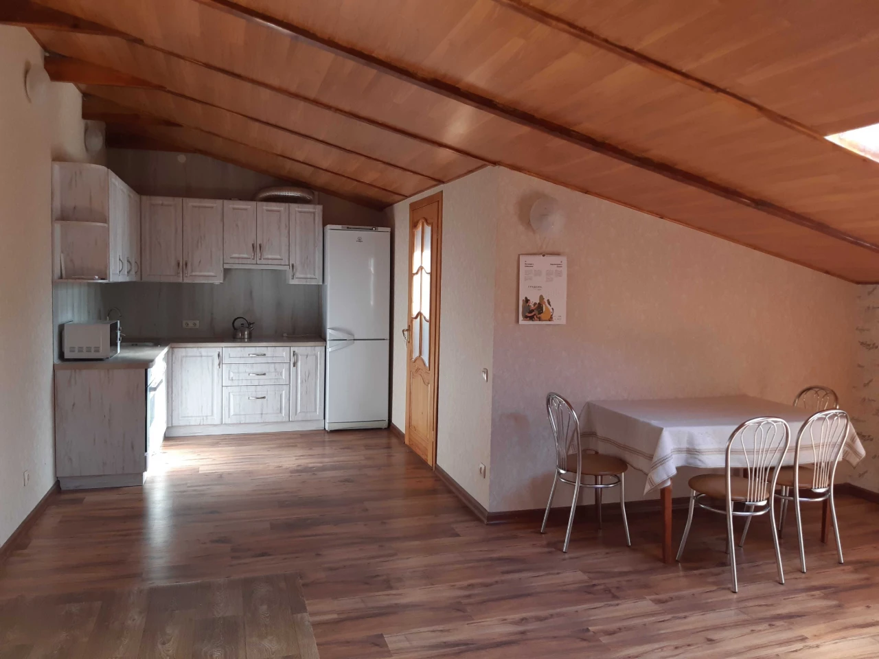 Продам 3-х к/к з гаражем у Центрі