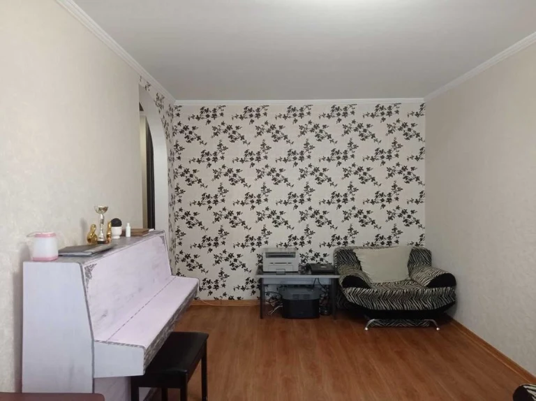 Продам 3х к.кв 7/9 эт. 60 м.кв Евроремонт с мебелью и техник