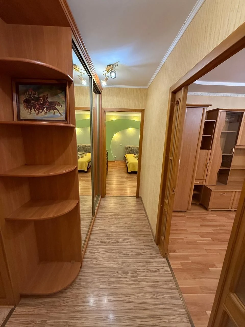 Продам отличную 3х комнатную квартиру в центре. Ул. Шоссейна
