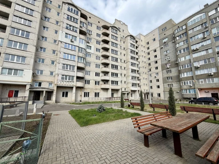 Продаж  квартири у Центрі міста в новому домі, вул. Садова