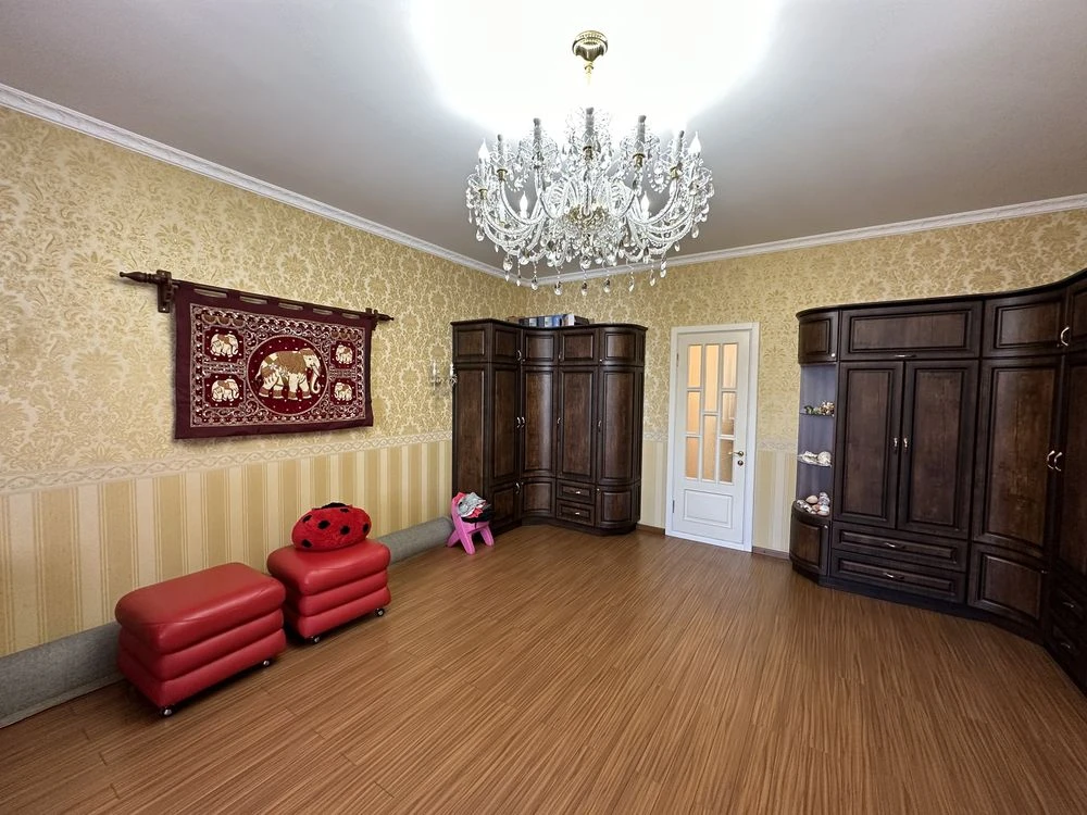 Два уровня в коттедже на Садовой с гаражом