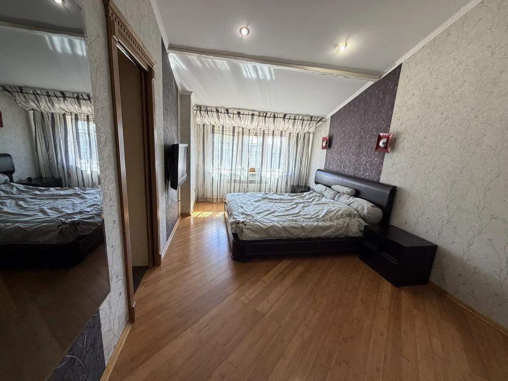 Продаю  4-кк ул 200м2, автономка, закрытый дом, гараж ул Наб
