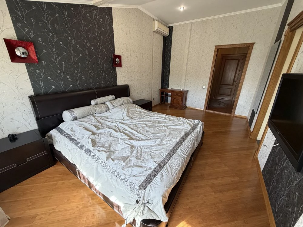 Продаю  4-кк ул 200м2, автономка, закрытый дом, гараж ул Наб