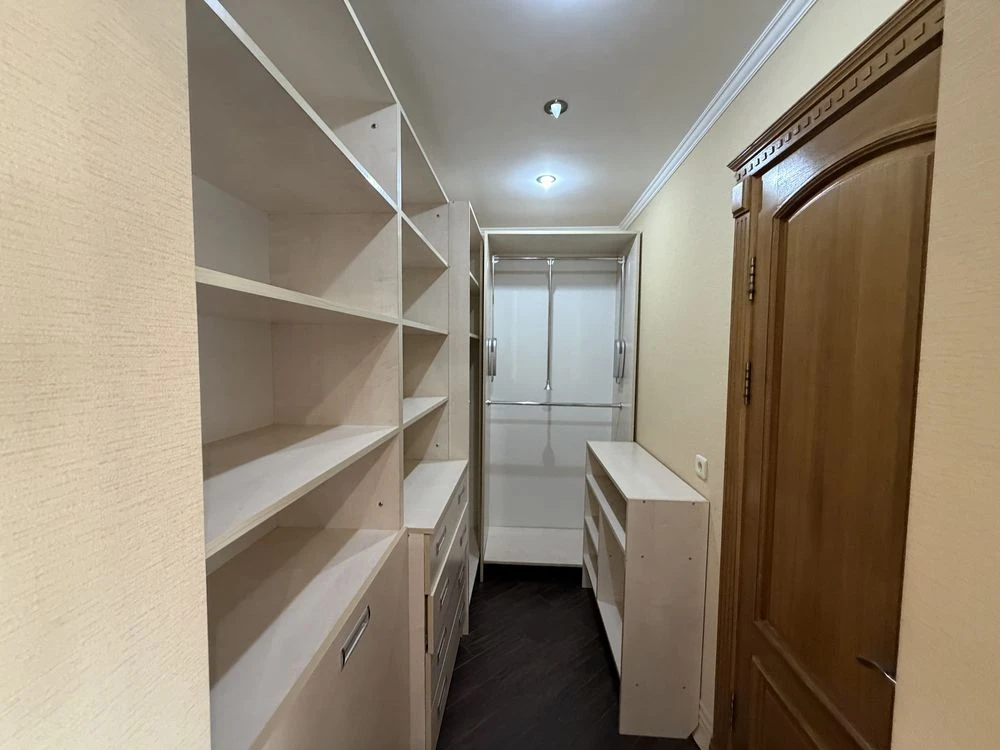 Продаю  4-кк ул 200м2, автономка, закрытый дом, гараж ул Наб