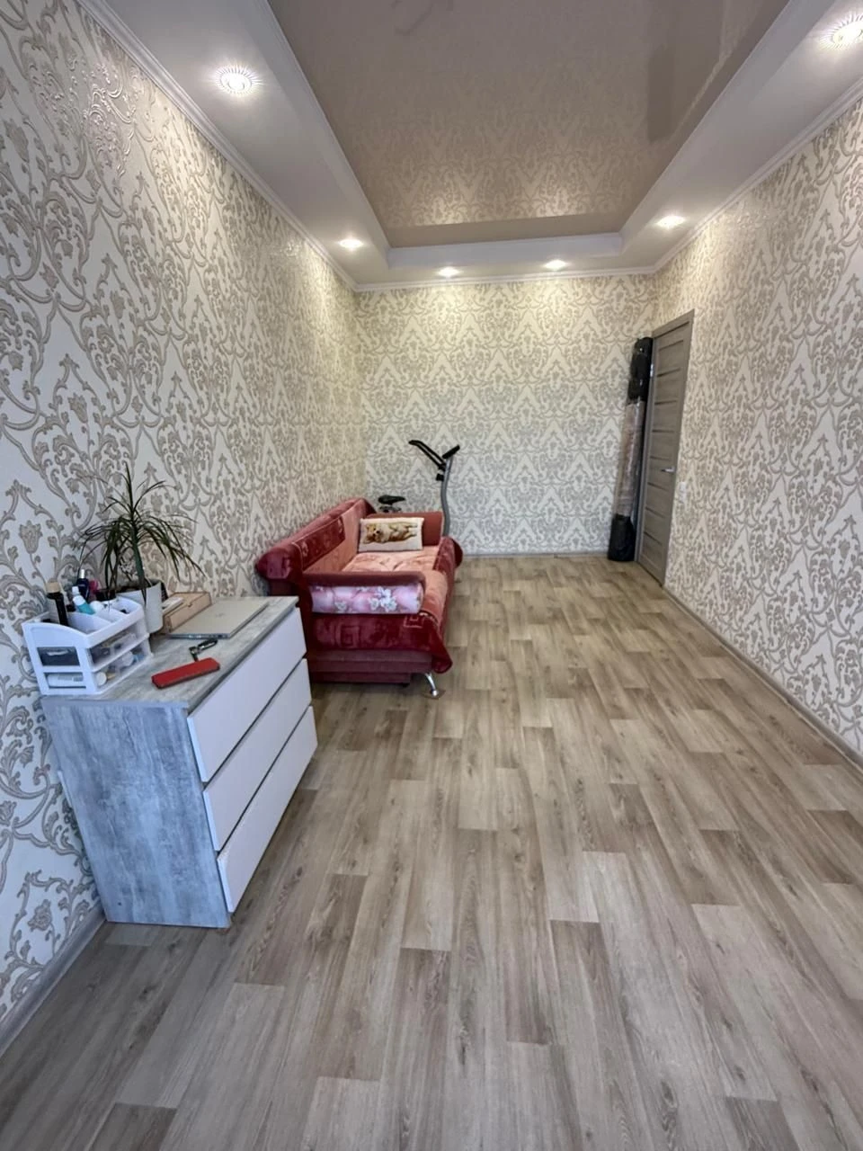 Продаю 2х комнатную квартиру в Центре. Улица Декабристов.