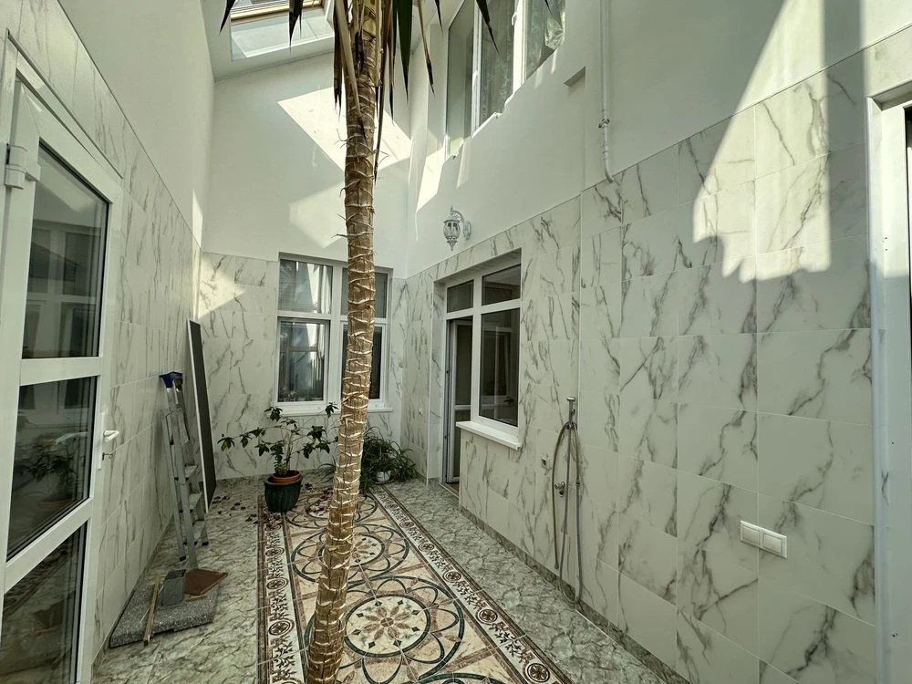 Шикарная квартира на земле в центре г Николаев 150м2