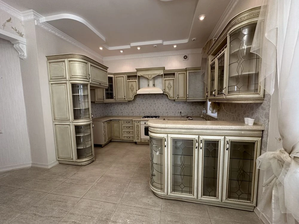 Шикарная квартира на земле в центре г Николаев 150м2