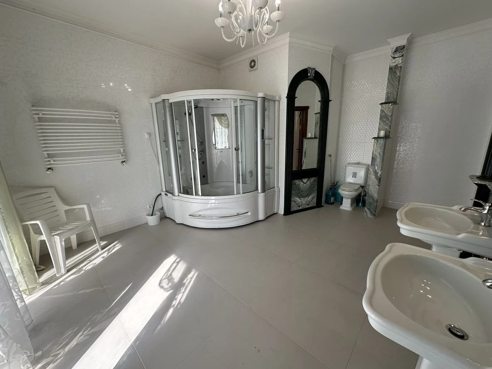 Шикарная квартира на земле в центре г Николаев 150м2