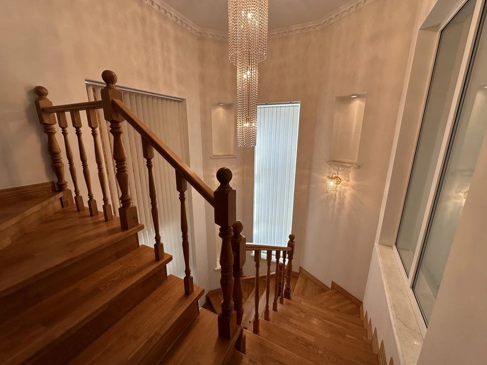 Шикарная квартира на земле в центре г Николаев 150м2